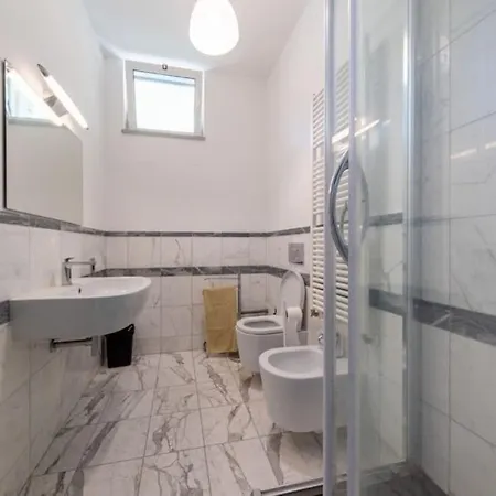 Beachfront Haven Sleeps 8 Maximum 9 Sea Views Terrace And High Speed Wi-fi Apartment *